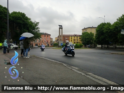 Yamaha FJR 1300 II serie
Polizia di Stato
Polizia Stradale
Allestimento Elevox
in scorta al Giro d'Italia 2021
Parole chiave: Yamaha FJR 1300 II serie