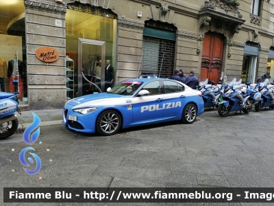 Alfa Romeo Nuova Giulia Q4
Polizia di Stato
Polizia Stradale
POLIZIA M2700
in scorta al Giro d'Italia 2021
Vettura "1"
Parole chiave: Alfa-Romeo Nuova_Giulia_Q4 POLIZIAM2700 giro_italia_2021