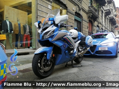 Yamaha FJR 1300 II serie
Polizia di Stato
Polizia Stradale
Allestimento Elevox
 POLIZIAG3105
in scorta al Giro d'Italia 2021
Parole chiave: Yamaha FJR_1300_IIserie POLIZIAG3105 giro_italia_2021