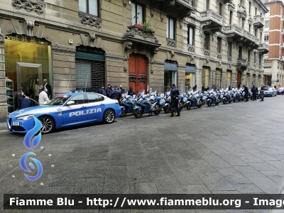 Schieramento Mezzi
Polizia di Stato
Polizia Stradale
in scorta al Giro d'Italia 2021
