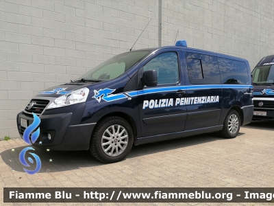 Fiat Scudo IV serie
Polizia Penitenziaria
Automezzo Traduzione detenuti
POLIZIA PENITENZIARIA 833 AF
Parole chiave: Fiat Scudo_IVserie POLIZIAPENITENZIARIA833AF