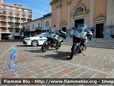 Suzuki V-Storm 650
Polizia Locale
Consorzio intercomunale
Comune di Casalpusterlengo (LO)
Comune di Somaglia (LO)
Allestita Bertazzoni
POLIZIA LOCALE YA 01489
POLIZIA LOCALE YA 01490
Parole chiave: Suzuki V-Storm_650 POLIZIALOCALEYA01489 POLIZIALOCALEYA01490 giro_italia_2021_ebike