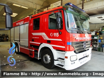 Mercedes-Benz Actros 1841 II serie
Vigili del Fuoco
Comando Provinciale di Milano
Distaccamento Volontario di Pieve Emanuele (MI)
AutoPompaSerbatoio 
Allestimento Bai ricondizionato Fortini
VF 24494
Parole chiave: Mercedes-Benz Actros_1841_IIserie VF24494