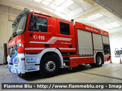 Mercedes-Benz Actros 1841 II serie
Vigili del Fuoco
Comando Provinciale di Milano
Distaccamento Volontario di Pieve Emanuele (MI)
AutoPompaSerbatoio 
Allestimento Bai ricondizionato Fortini
VF 24494
Parole chiave: Mercedes-Benz Actros_1841_IIserie VF24494