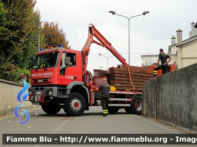 Iveco EuroTrakker 190E35 4x4
Vigili del Fuoco
Comando Provinciale di Bologna
Nucleo Telecomunicazioni
Allestimento TCM
VF 24678
Parole chiave: Iveco EuroTrakker_190E35_4x4 VF24678