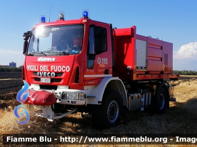 Iveco EuroCargo 150E30 4x4 III serie
Vigili del Fuoco
Comando Provinciale di Piacenza
Autocarro Scarrabile Allestimento Magirus-Molinari
VF 28223
Parole chiave: Iveco EuroCargo_150E30_4x4_IIIserie VF28223