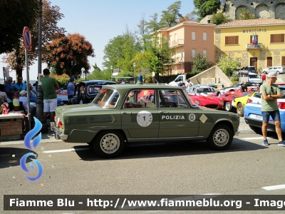 Alfa Romeo Giulia Super 1.6
Polizia di Stato
Squadra Volante
Automezzo Storico
POLIZIA 46944
Parole chiave: Alfa-Romeo Giulia_Super_1.6 POLIZIA46944