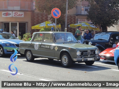 Alfa Romeo Giulia Super 1.6
Polizia di Stato
Squadra Volante
Automezzo Storico
POLIZIA 46944
Parole chiave: Alfa-Romeo Giulia_Super_1.6 POLIZIA46944