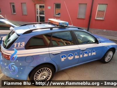 Alfa Romeo 159 Sportwagon Q4
Polizia di Stato
Polizia Stradale
POLIZIA H0730
Parole chiave: Alfa-Romeo 159_Sportwagon_Q4 POLIZIAH0730 70esimo_autocentro_milano