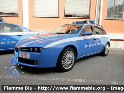 Alfa Romeo 159 Sportwagon Q4
Polizia di Stato
Polizia Stradale
POLIZIA H0730
Parole chiave: Alfa-Romeo 159_Sportwagon_Q4 POLIZIAH0730 70esimo_autocentro_milano