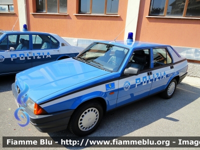 Alfa Romeo 75 II serie
Polizia di Stato
Polizia Stradale
Esemplare conservato presso il Museo Autocentro Milano Polizia di Stato
POLIZIA A8397
Parole chiave: Alfa-Romeo 75_IIserie POLIZIAA8397 70esimo_autocentro_milano