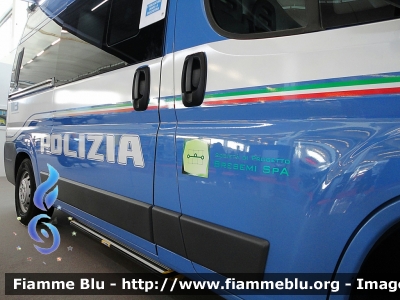  Fiat Ducato X290
Polizia di Stato
Polizia Stradale
Autostrada BRE.BE.MI.
Particolare Logo
A35 Chiari - Melzo
Allestimento All.v.in.
POLIZIA M4655
In esposizione al Reas 2021
Parole chiave: Fiat Ducato_X290 POLIZIAM4655 Reas_2021