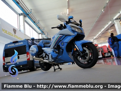 Yamaha FJR 1300 II serie
Polizia di Stato
Polizia Stradale
Allestimento Elevox
In esposizione al Reas 2021
POLIZIA G3090
Parole chiave: Yamaha FJR_1300_IIserie POLIZIAG3090 Reas_2021