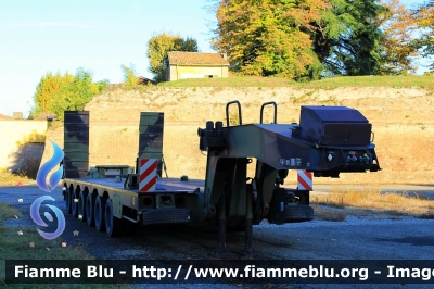 Semirimorchio trasporto mezzi
Esercito Italiano
Trasporto Carriarmati

Fotografato presso il Polo di Mantenimento Pesante Nord di Piacenza in occasione del 04 Novembre 2021
Parole chiave: festa_forze_armate_2021