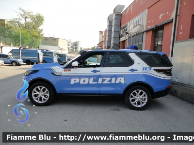 Land Rover Discovery V serie 
Polizia di Stato 
Reparto Mobile 
Decorazione Grafica Artlantis 
POLIZIA M3833
Parole chiave: Land-Rover Discovery_Vserie POLIZIAM3833 70esimo_autocentro_Milano