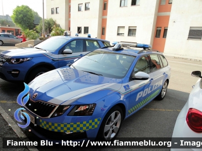 Skoda Octavia Wagon V serie 
Polizia di Stato
Polizia Stradale
Allestimento Focaccia
Decorazione Grafica Artlantis
POLIZIA M5285
Parole chiave: Skoda Octavia_Wagon_Vserie POLIZIAM4758 70esimo_autocentro_milano