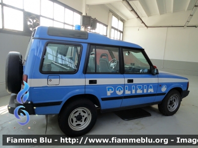 Land-Rover Discovery II serie
Polizia di Stato
POLIZIA D5941
Esemplare conservato presso il Museo Autocentro Milano Polizia di Stato
Parole chiave: Land-Rover Discovery II serie POLIZIAD5941 70esimo_autocentro_milano