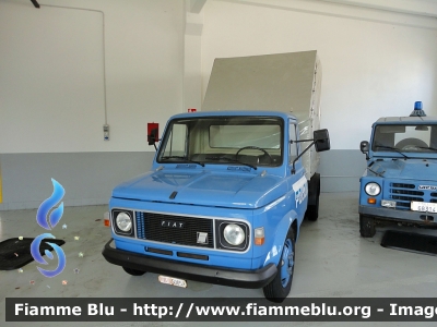 Fiat 616
Polizia di Stato
Reparto Mobile
POLIZIA 50059
Esemplare conservato presso il Museo Autocentro Milano Polizia di Stato
Parole chiave: Fiat 616 POLIZIA50059 70esimo_autocentro_milano