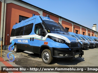 Iveco Daily VI serie restyle 
Polizia di Stato
Reparto Mobile
Allestimento Sperotto

Parole chiave: Iveco Daily_VIserie_restyle 70esimo_autocentro_milano