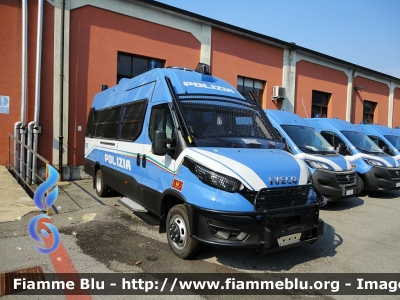 Iveco Daily VI serie restyle 
Polizia di Stato
Reparto Mobile
Allestimento Sperotto

Parole chiave: Iveco Daily_VIserie_restyle 70esimo_autocentro_milano