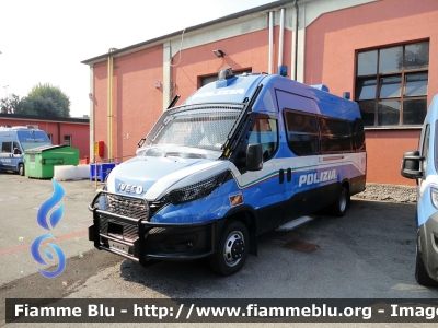 Iveco Daily VI serie restyle 
Polizia di Stato
Reparto Mobile
Allestimento Sperotto

Parole chiave: Iveco Daily_VIserie_restyle 70esimo_autocentro_milano