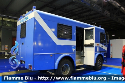 Iveco EuroCargo 4x4 II serie
Polizia di Stato
Reparto Mobile Milano
POLIZIA F7765

Esposto alla fiera della Sicurezza di Milano 2021
Parole chiave: Iveco EuroCargo_4x4_IIserie POLIZIAF7765 fiera_sicurezza_2021_milano