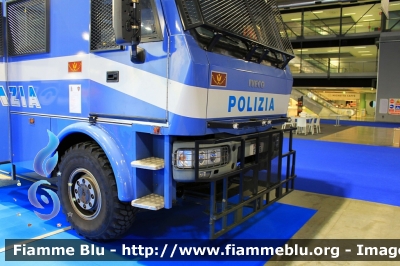 Iveco EuroCargo 4x4 II serie
Polizia di Stato
Reparto Mobile Milano
POLIZIA F7765

Esposto alla fiera della Sicurezza di Milano 2021
Parole chiave: Iveco EuroCargo_4x4_IIserie POLIZIAF7765 fiera_sicurezza_2021_milano