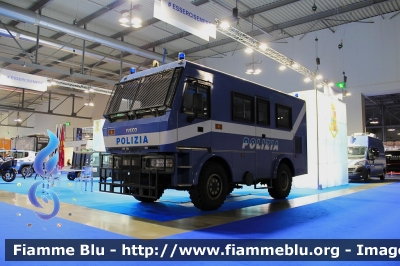 Iveco EuroCargo 4x4 II serie
Polizia di Stato
Reparto Mobile Milano
POLIZIA F7765

Esposto alla fiera della Sicurezza di Milano 2021
Parole chiave: Iveco EuroCargo_4x4_IIserie POLIZIAF7765 fiera_sicurezza_2021_milano