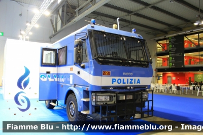 Iveco EuroCargo 4x4 II serie
Polizia di Stato
Reparto Mobile Milano
POLIZIA F7765

Esposto alla fiera della Sicurezza di Milano 2021
Parole chiave: Iveco EuroCargo_4x4_IIserie POLIZIAF7765 fiera_sicurezza_2021_milano