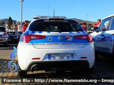 Alfa-Romeo Nuova Giulietta
Polizia Municipale Val Trebbia e Val Luretta (PC)
Allestimento Bertazzoni
POLIZIA LOCALE YA 580 AF
Parole chiave: Alfa-Romeo Nuova_Giulietta POLIZIALOCALEYA580AF