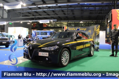 Alfa Romeo Nuova Giulia
Guardia di Finanza
Allestimento FCA
Decorazione Grafica Artlantis
GdiF 242 BQ

Esposta alla fiera della Sicurezza di Milano 2021
Parole chiave: Alfa-Romeo Nuova_Giulia GdiF242BQ