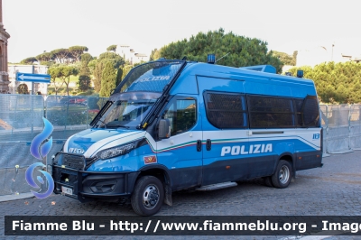 Iveco Daily VI serie restyle 
Polizia di Stato
Reparto Mobile
Allestimento Sperotto
POLIZIA M7006

Festa della Repubblica 2023
Parole chiave: Iveco Daily_VIserie_restyle FestadellaRepubblica2023