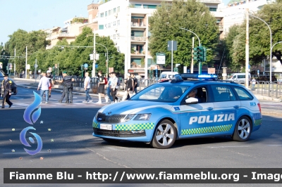 Skoda Octavia Wagon V serie
Polizia di Stato
Polizia Stradale
Allestimento Focaccia
Decorazione Grafica Artlantis
POLIZIA M5243

Festa della Repubblica 2023
Parole chiave: Skoda Octavia_Wagon_Vserie POLIZIAM5243 FestadellaRepubblica2023