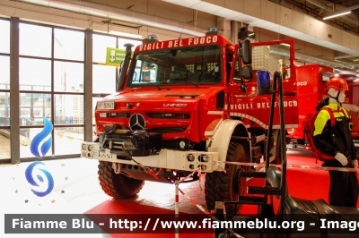 Mercedes-Benz Unimog U5023
Vigili del Fuoco
Comando provinciale di Parma
Allestimento Telaio Bai
Modulo AIB Divitec/Rosenfire
VF 32043
Parole chiave: Mercedes-Benz Unimog_U5023 VF32043