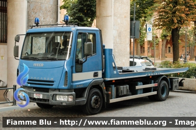 Iveco EuroCargo 120EL21 II serie
Polizia di Stato
Autocentro di Padova
Veicolo adibito al trasporto della teca cotenente la QS15
POLIZIA F2710
Parole chiave: Iveco EuroCargo_120EL21_IIserie POLIZIAF2710