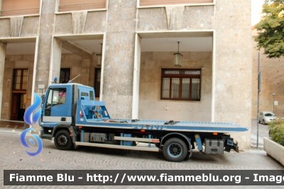 Iveco EuroCargo 120EL21 II serie
Polizia di Stato
Autocentro di Padova
Veicolo adibito al trasporto della teca cotenente la QS15
POLIZIA F2710
Parole chiave: Iveco EuroCargo_120EL21_IIserie POLIZIAF2710