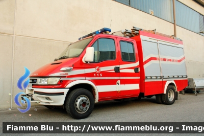 Iveco Daily III serie
Vigili del Fuoco
Comando Provinciale di Brescia
Distaccamento Volontario di Desenzano del Garda (BS)
Polisoccorso allestimento Piemme Antincendi
VF 24039
Parole chiave: Iveco Daily_IIIserie VF24039