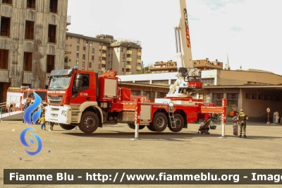 Iveco Stralis AT350E6 II serie
Vigili del Fuoco
Comando Provinciale di Milano
Allestimento Rosenfire-Cela
VF 32417

Esposta alle giornate FAI d'autunno 2023
Parole chiave: Iveco Stralis AT350E6 II serie