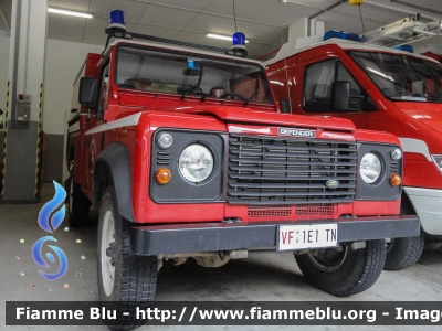 Land Rover Defender 110
Vigili del Fuoco
Unione distrettuale di Fassa
Corpo Volontario di Canazei (TN)
Allestimento Brandus Rosenbauer
Gruppo sollevamento scarrabile
VF 1E1 TN
Parole chiave: Land_Rover Defender_110 VF1E1TN