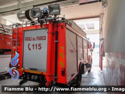 Mercedes-Benz TLF 16-24 4x4
Vigili del Fuoco
Unione distrettuale di Fassa
Corpo Volontario di Pozza di Fassa (TN)
Autobotte prima partenza
Allestimento Ziegler
VF C21 TN
Parole chiave: Mercedes-Benz_TLF_16-24_4x4 VFC21TN