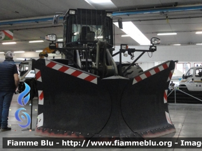 New Holland W190B
Esercito Italiano
36° Reg. Genio Guastatori - Fossano (TO)
EI BE 694
Parole chiave: New-Holland W190B EIBE694 reas2019