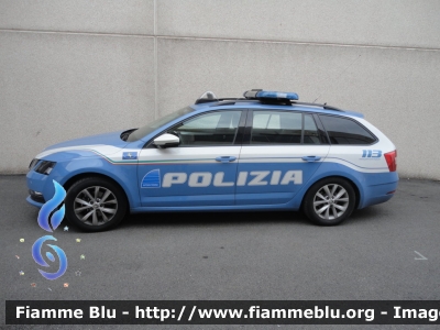 Skoda Octavia Wagon 4x4 V serie
Polizia di Stato
Polizia Stradale
Polizia Autostradale
in servizio sulla rete Autovia Padana
Allestimento Focaccia
Decorazione Grafica Artlantis
POLIZIA M3663
Parole chiave: Skoda Octavia_Wagon_4x4_Vserie POLIZIAM3663 reas_2019