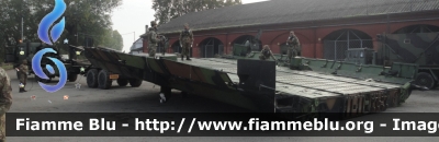 Ponte Galleggiante Mobile - PGM
Esercito Italiano
2° Reg. Genio Pontieri - Piacenza
Unità motorizzata componibile per attraversamento corsi d'acqua come installazione unica o come battello da spola
Parole chiave: Ponte_Galleggiante_Mobile_PGM