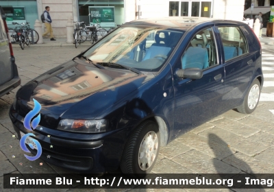 Fiat Punto II serie
Carabinieri
CC BN 993
Parole chiave: Fiat Punto_IIserie CCBN993 festa_forze_armate_2019