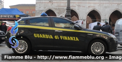 Alfa Romeo Nuova Giulietta restyle
Guardia di Finanza
Allestita NCT Nuova Carrozzeria Torinese
Decorazione Grafica Artlantis
Comando Provinciale di Piacenza
GdiF 309 BN
Parole chiave: Alfa-Romeo Nuova_Giulietta_restyle GdiF309BN festa_forze_armate_2019