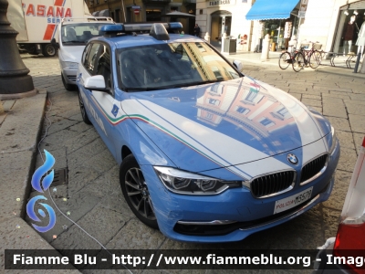 Bmw 318 Touring F31 III restyle
Polizia di Stato
Polizia Stradale
Allestimento Focaccia
Decorazione Grafica Artlantis
POLIZIA M3579
Parole chiave: Bmw 318_Touring_F31 IIIrestyle POLIZIAM3579 festa_forze_armate_2019