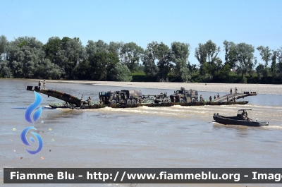 Ponte Galleggiante Mobile - PGM
Esercito Italiano
2° Reg. Genio Pontieri - Piacenza
Unità motorizzata componibile per attraversamento corsi d'acqua come installazione unica o come battello da spola

Fotografato in occasione della dimostrazione del 30/05/2019
Parole chiave: Ponte_Galleggiante_Mobile