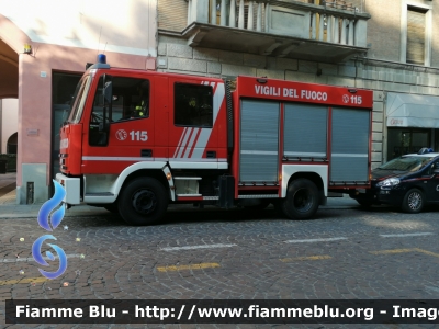 Iveco EuroFire 150E27 I serie
Vigili del Fuoco
Comando Provinciale di Piacenza
AutoPompaSerbatoio allestimento Iveco-Magirus
Particolare strombo mascherina e retro a led
VF 19888
Parole chiave: Iveco_EuroFire 150E27 Iserie VF19888