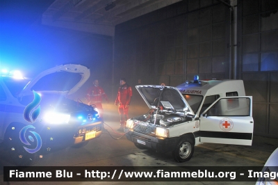 Fiat Panda 4x4 II serie
Croce Rossa Italiana
Comitato di Piacenza
Postazione di Marsaglia (PC)
Allestita Boneschi
Ex Comitato Lipomo (CO)
CRI 13110
Parole chiave: Fiat Panda_4x4_IIserie Ambulanza CRI13110