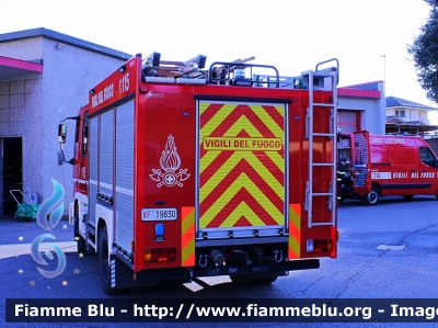 Iveco CityEuroFire 100E21 I serie 
Vigili del Fuoco
Comando Provinciale di Lodi
Distaccamento Volontario di Sant'Angelo Lodigiano (LO)
AutoPompaSerbatoio allestimento Iveco-Magirus
Ricondizionato Divitec
VF 19830
Parole chiave: Iveco CityEuroFire_100E21_Iserie VF19830